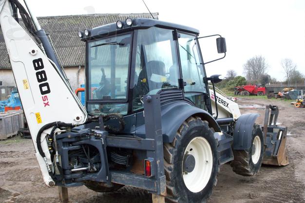 Продаётся новый экскаватор-погрузчик Terex-880
